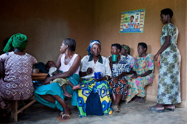 Small group of Sevota women and Godelieve