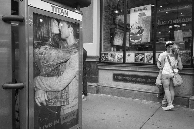 kissingcouple.jpg