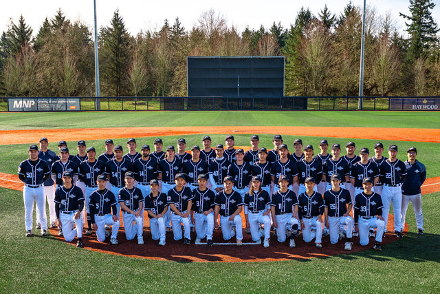 wilde-university-baseball-club-team-3.jpg