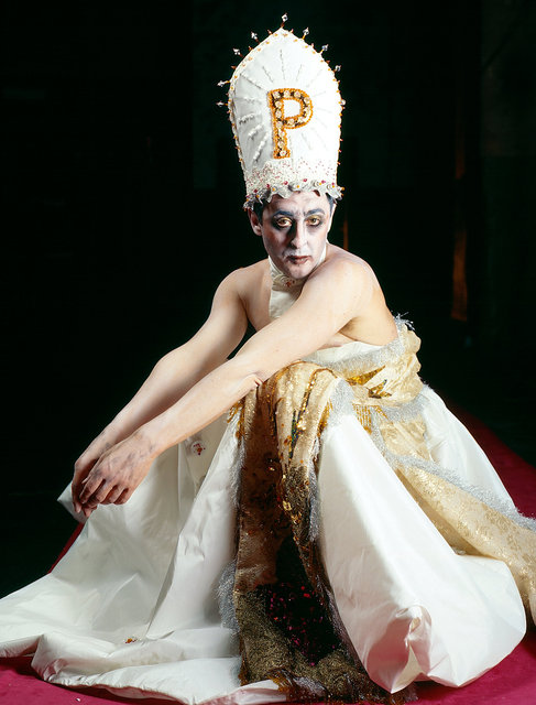 Alan Cumming plays the pope