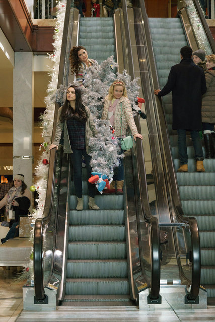 A BAD MOMS CHRISTMAS (feature)