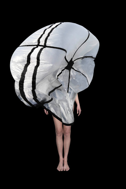 1 FRAGILE MOMENTS 120x80cm.jpg