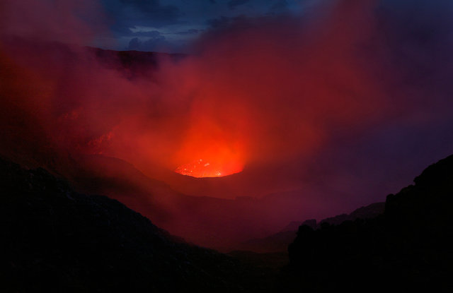 2015_Timezone_Nyiragongo_volcano_comp.jpg