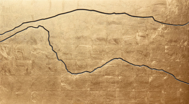 NOEL4854_"IM GEBIRGE", 2004_Blattgold auf Linoleum_51x92x7-cm.jpg