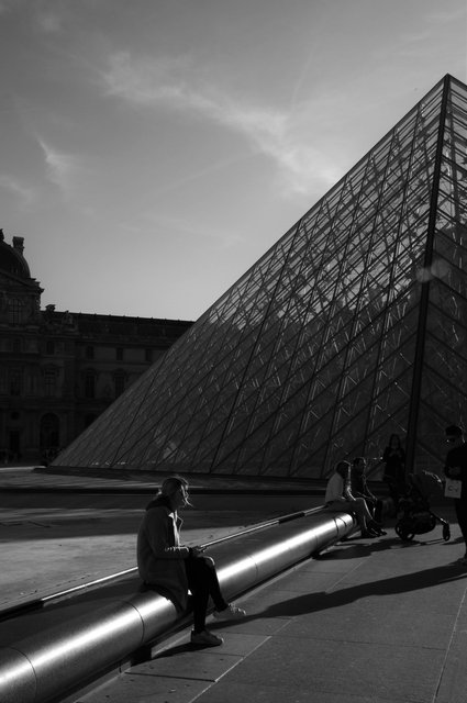 La Pyramide du Louvre, Paris déc 2015.jpg
