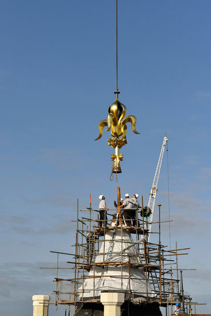 Pose de l'épi de faitage du château de Saumur ‐ Maine‐et‐Loire