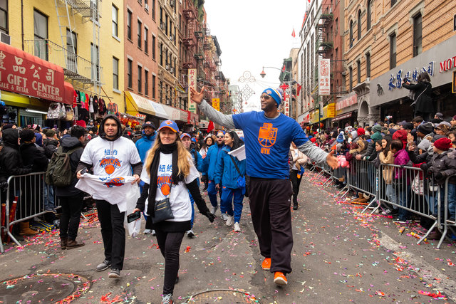 0012_Giocatore dei Knicks partecipa alla parata di Chinatown che conclude i festeggiamenti iniziati il 5 Febbraio_DSCF3947.jpg