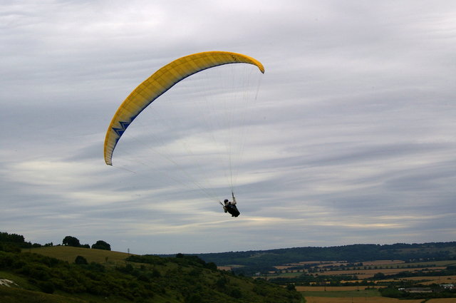 Paragliders Dunstable Downs (5) VB.JPG