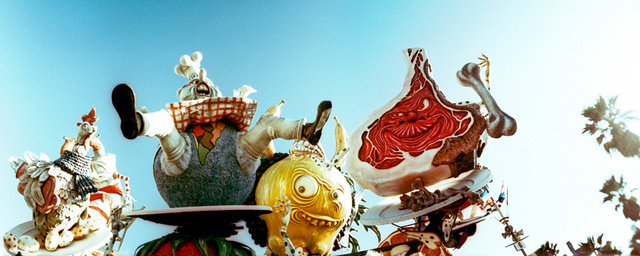 Momos-Carnival 05.jpg