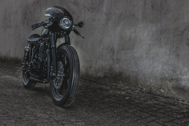 SR500 Café Racer by motogadgets