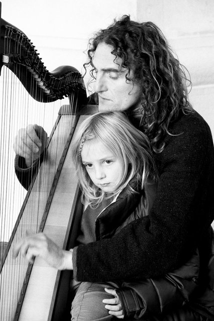 Vienna street performer and girl