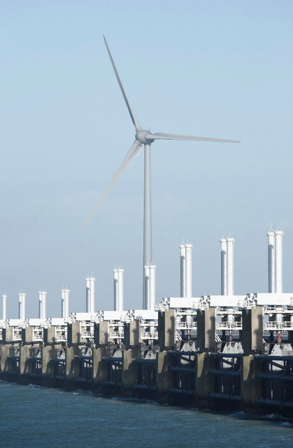 zeeland - stormvloedkering met windmolen