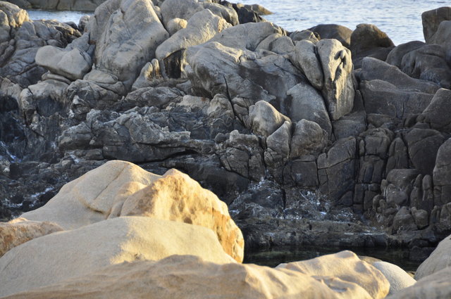 Rochers, derrière la Tour de Campomoro
