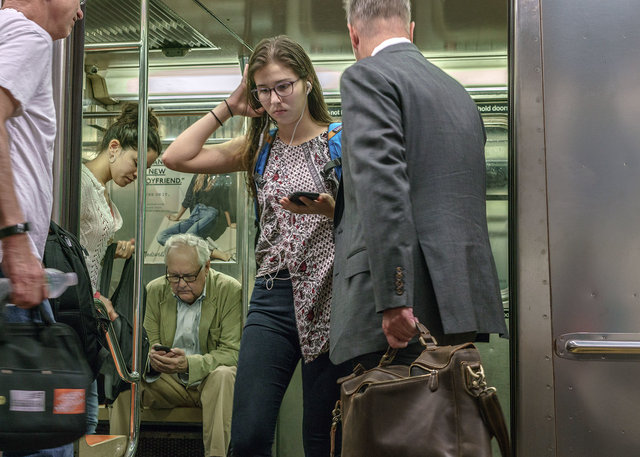 TrainMenwithbags_DSC9304-3.jpg