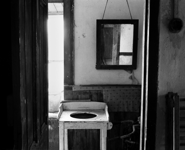 Basin & Mirror straighted.jpg