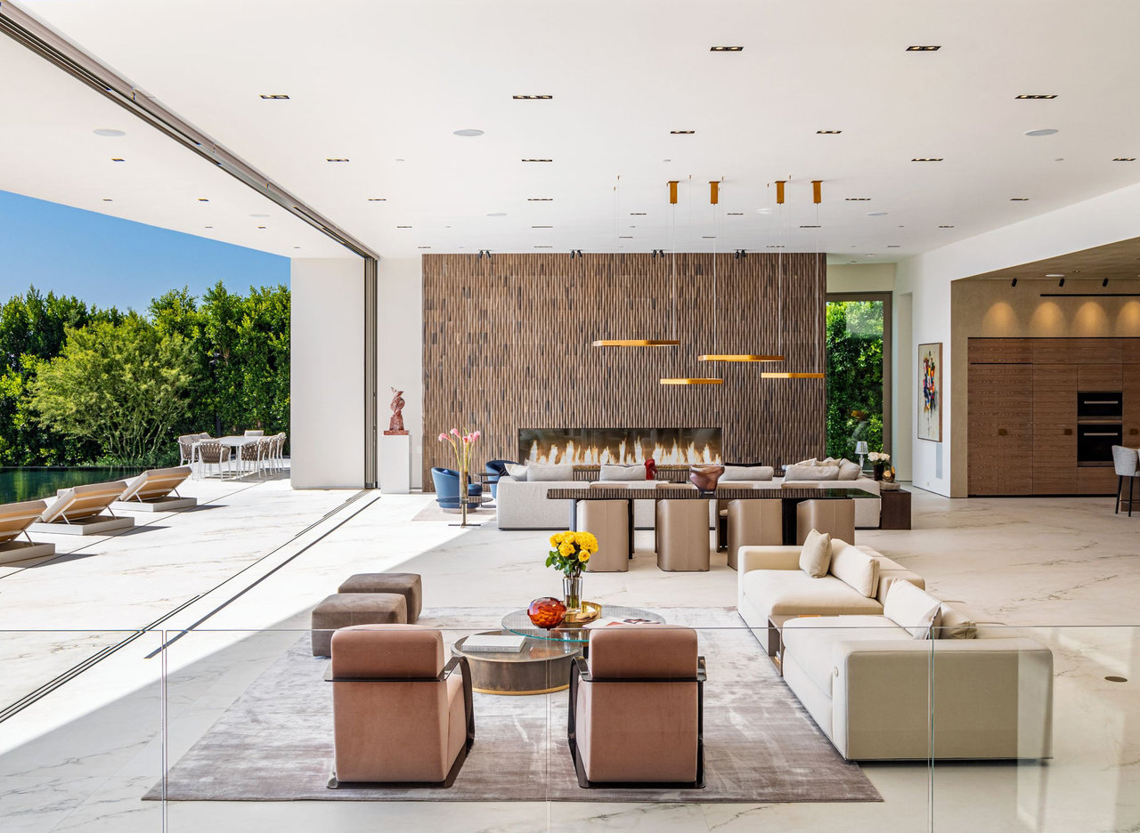 robin drive residence