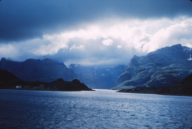 1136 (24) Ingang Trollfjord