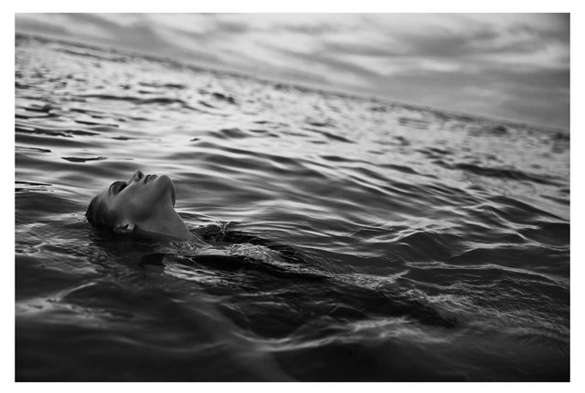 DM2A3390-copy-bw-photographer-nico-stipcianos-swim-shoot(1).jpg