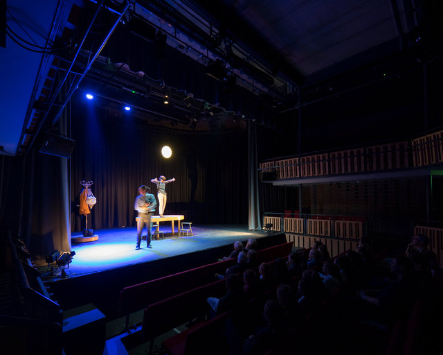 Luckley School Theatre. van Heyningen and Haward Architects