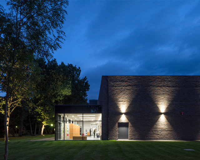 Luckley School Theatre. van Heyningen and Haward Architects