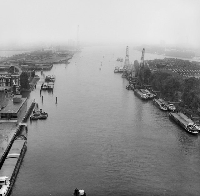 118R LS 041 02 De Hef, uitzicht Koningshaven zonder Erasmusbrug 1 kopie.jpg