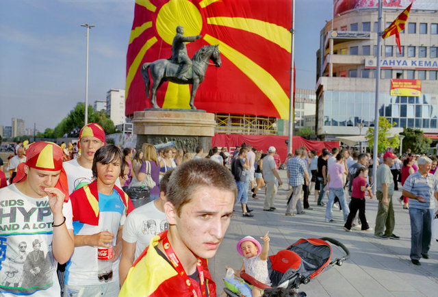 EU 1067 3 Skopje, met vlaggen 2 kopie.jpg