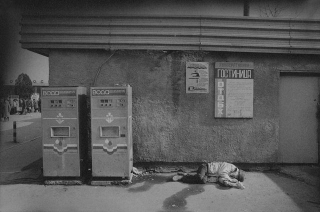 016 Charkov, dronken man bij watermachines 037 kopie.jpg