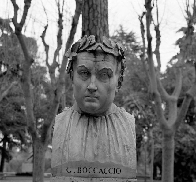 Rome statue Boccaccio 18E 1983-4 #11 .jpg