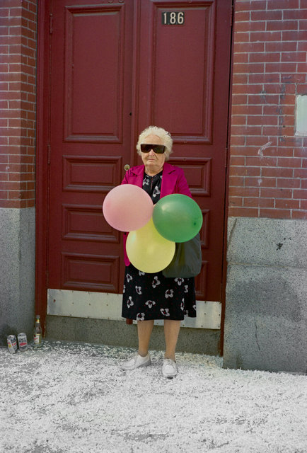 Woman with 3 balloons Aug 15, 1990.jpg