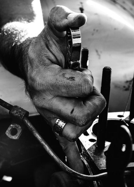 Robin Muzingo Photographer_2013_IMG_0393 copy_GHS HANDS_FINAL BW.jpg