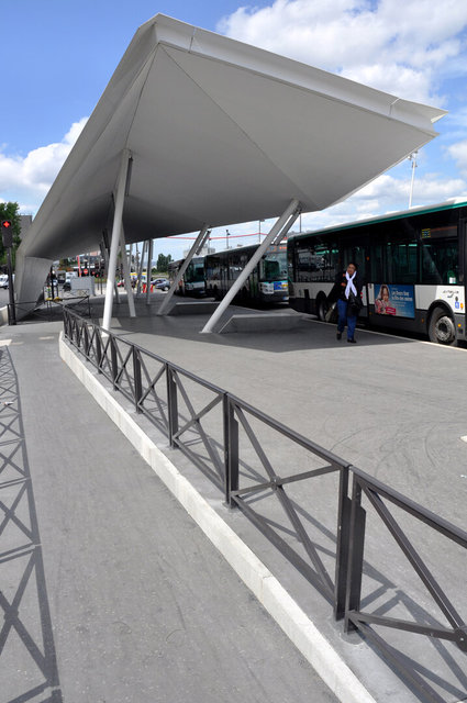 Auvent Porte des Lilas - Paris 75 - Aquapanel Outdoor (2) 2.jpg