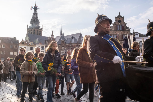 Silent Remembrance March on May 4 from Stevenskerk to Traianusplein