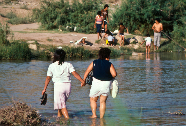 crossing rio grande2.tif.jpg