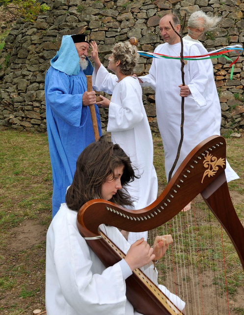 Rituel druidique sur l'île de Gavrinis, solstice d'été, Golfe du Morbihan