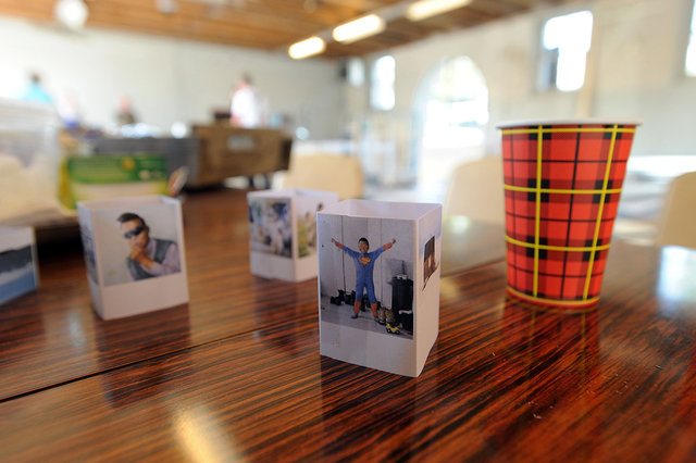 Opbouw BredaPhoto 2012 rondom thema Homo Emphaticus mbv papieren schaalmodellen