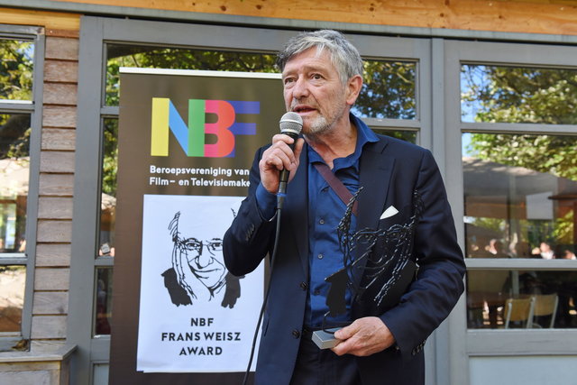 Pierre Bokma bedankt Frans Weisz tijdens de NBF Zomerborrel 2022