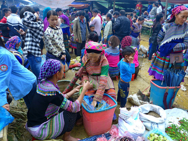 flower hmong people, can cau market