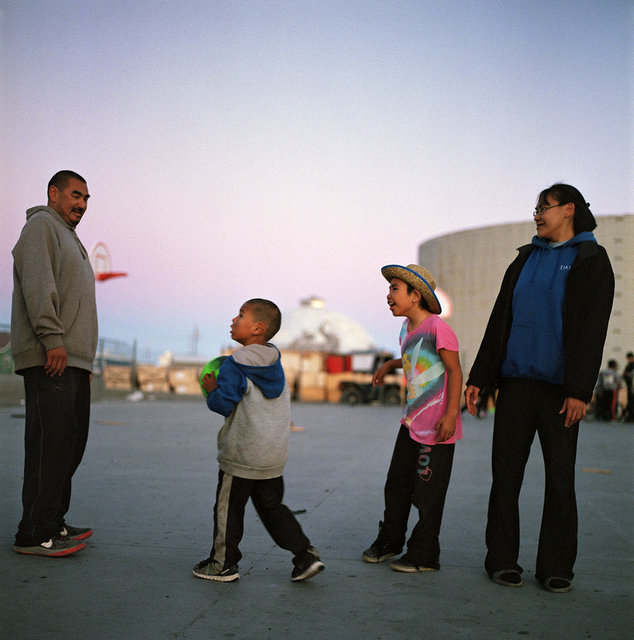 Andrew, Andrew jr, Tracey and Melissa shooting ball, 2016
