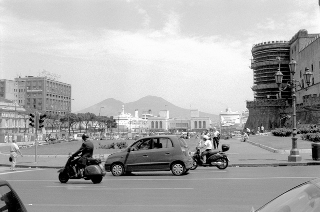 Piazza Plebiscito et le Vésuve - 2003