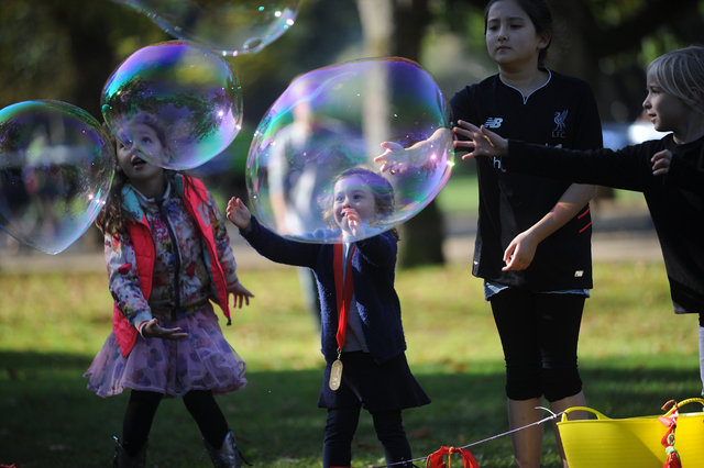 Forever blowing bubbles, deel 2