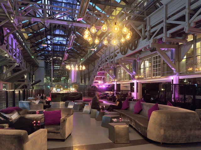 Blue Hotel, Sydney