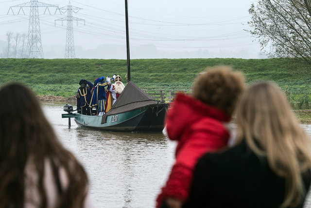 Sinterklaas nadert het haventje van Hooge Zwaluwe,2018