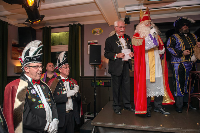Sinterklaas maakt zijn opwachting bij presentatie nieuwe prins Carnaval, Rijen, 2021