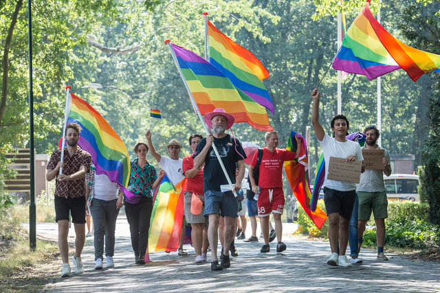 Actie COC en lgbt Asylum bij azc Gilze-Rijen nav incident waarbij lesbische asielzoekster is overgoten met kokend water, Gilze, 2020