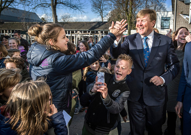 Koning Willem-Alexander bezoekt basisschool Sinte Maerte in Princenhage, 2017