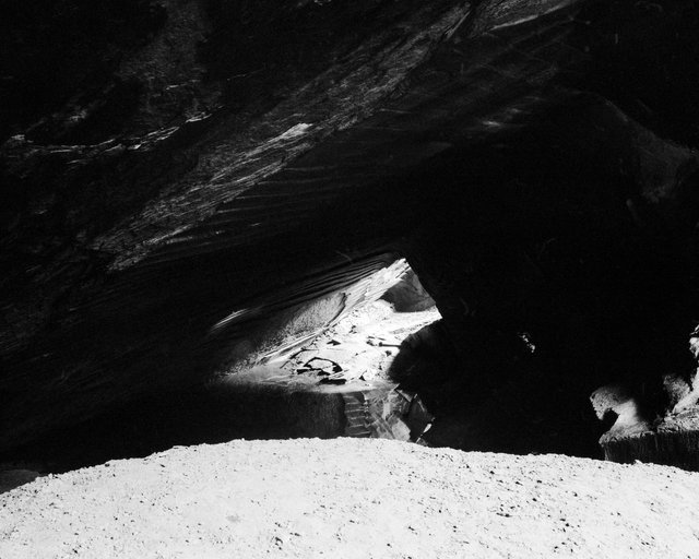 Inside of a Cave, 2018, Archival Pigment Print, 135 x 107,8 cm, Ed. 2