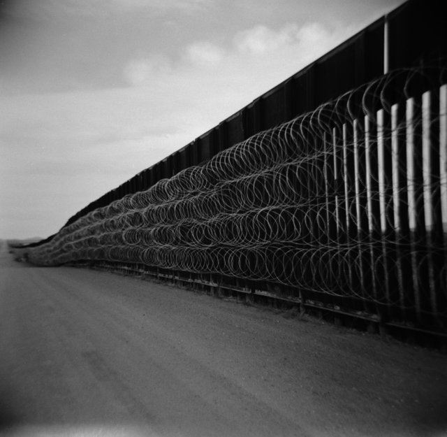 01-AZ_WALL BETWEEN DOUGLAS, AZ and AGUA PRIETA, MX_3:2021.jpg