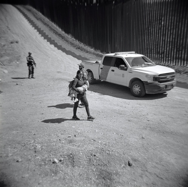 26-SASABE, AZ,TURNING THEMSELVES IN TO BORDER PATROL_3:2024 copy.jpg