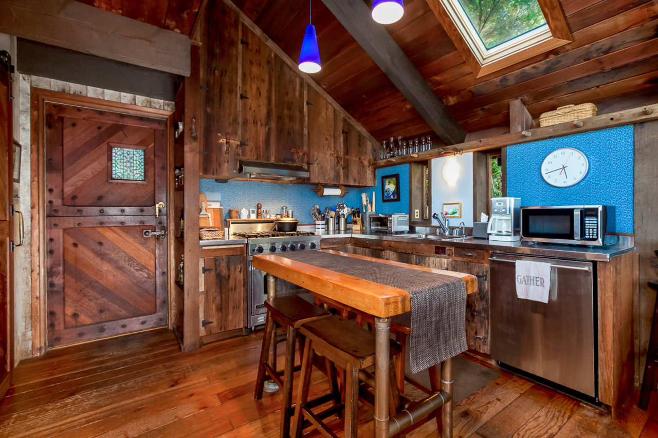 33121 Navarro Ridge