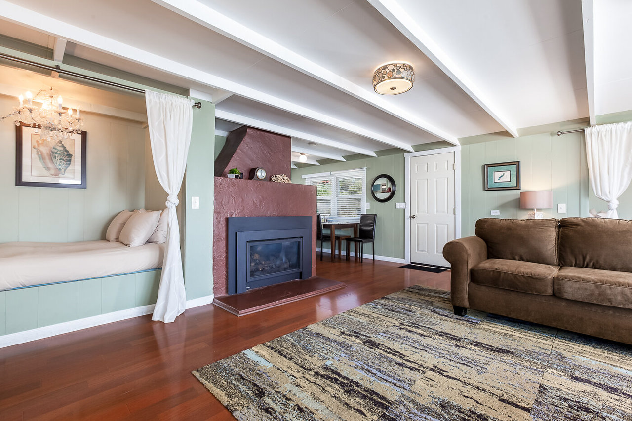 7567 CA1 Little River